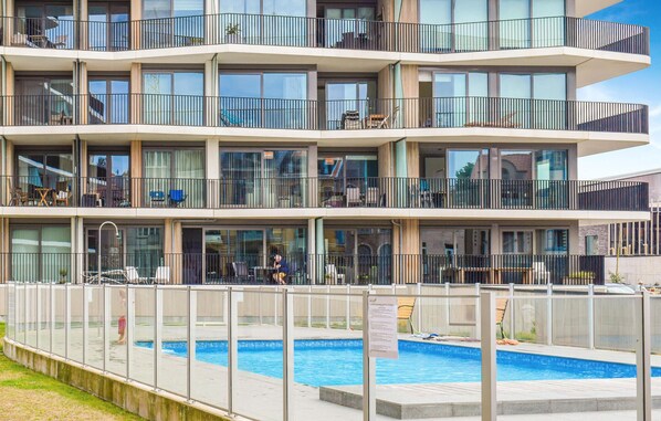 Een verwarmd zwembad