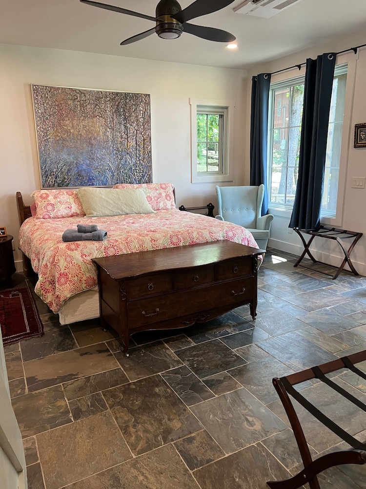 Beautiful Brow home on Lookout Mountain in Mentone, Alabama Mentone