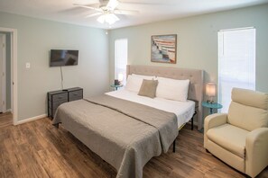 2 bedrooms, desk, WiFi, bed sheets