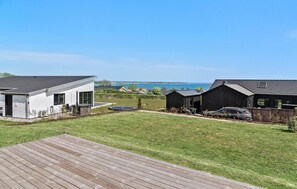 Exterior - 4 bedroom stunning home in Sjølund (Sjølund)