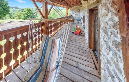 Lovely home in Champoly with WiFi