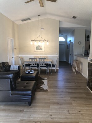 Interior - Escape! Have fun or relax, this home has it all! (Clermont)