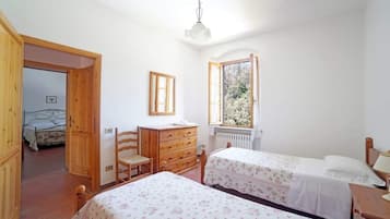 Appartamento, vista mare | Tende oscuranti, ferro/asse da stiro, Wi-Fi gratuito
