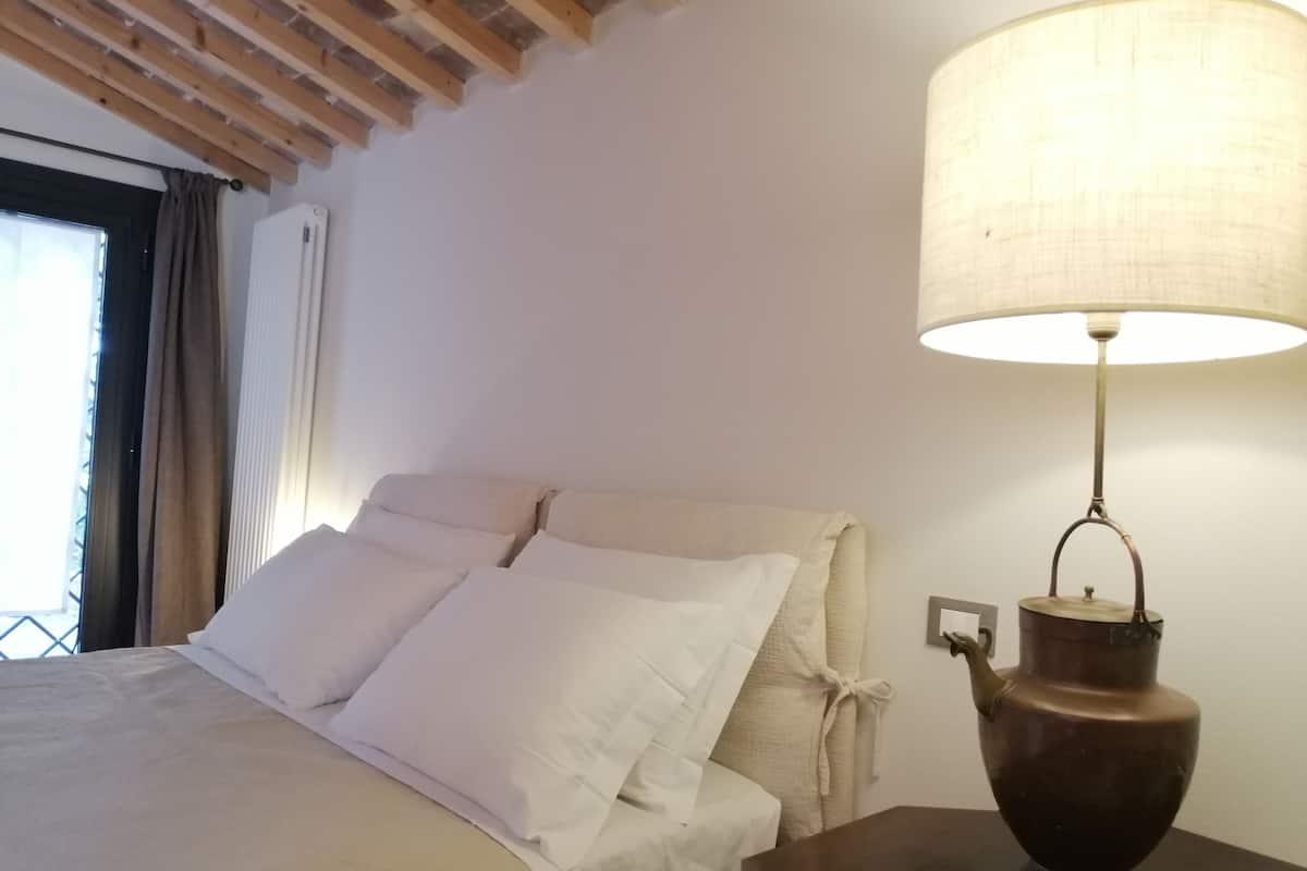 Camera, lato giardino | Tende oscuranti, ferro/asse da stiro, Wi-Fi gratuito