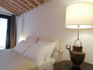 Rum - trädgård | Mörkläggningsgardiner, strykjärn/strykbräda och gratis wi-fi