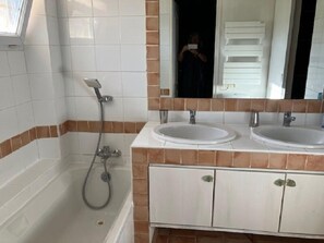 Bathtub