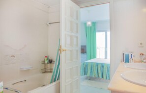 Combinazione doccia/vasca, asciugacapelli