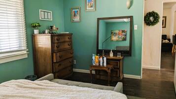 2 bedrooms, WiFi, bed sheets