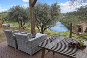 Outdoor dining - Casas de Campo do Castro da Cola - Casa do Moinho Oeste (Ourique)