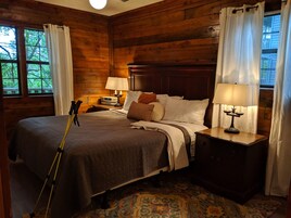Log Cabin + Hot tub + Kitchen + Fireplace at Loblolly Pines | Egyptian cotton sheets, premium bedding, free WiFi, bed sheets