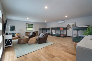 5 Schlafzimmer, Bügeleisen/Bügelbrett, kostenloses WLAN, Bettwäsche