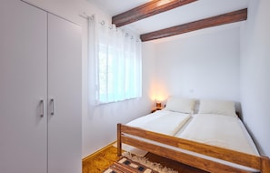 4 bedrooms, in-room safe, iron/ironing board, travel cot