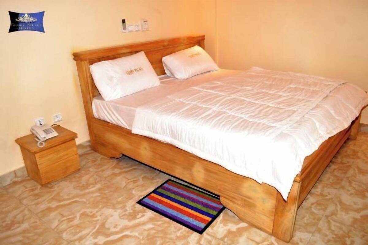 Bureau, chambres insonorisées, Wi-Fi gratuit, draps fournis