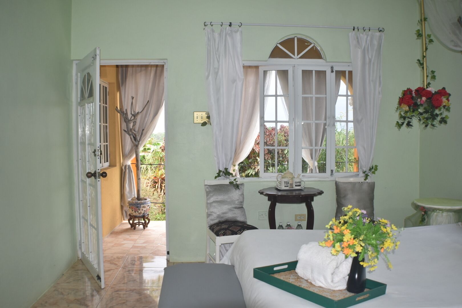 2 habitaciones, escritorio, tabla de planchar con plancha y wifi gratis 