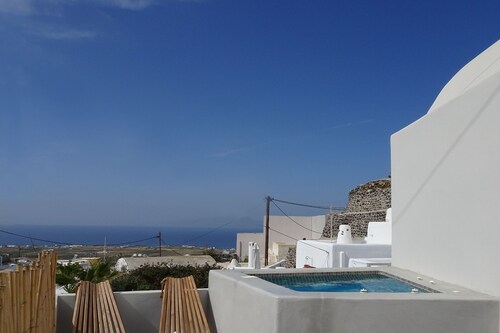 Cycladic House in Finikia Oia with jacuzzi