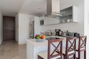 Fridge, microwave, oven, stovetop - Mexication Beach Bliss: Stylish Playa Getaway (Playa del Carmen)
