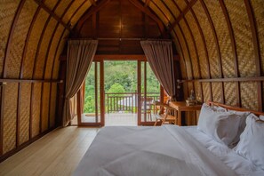 6 bedrooms, WiFi, bed sheets - Hidden Villa with the best Nature View (Karangasem)