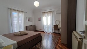 3 bedrooms, travel crib, free WiFi, bed sheets