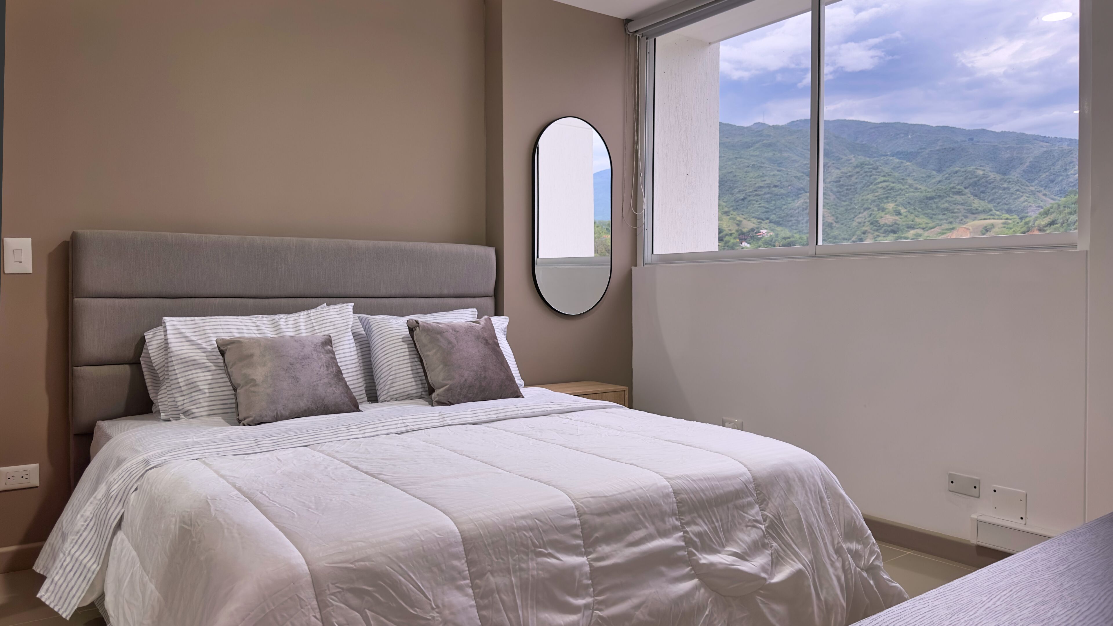 2 habitaciones, tabla de planchar con plancha y wifi gratis 