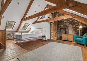4 bedrooms, iron/ironing board, travel cot, free WiFi