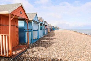 Plage à proximité, chaises longues