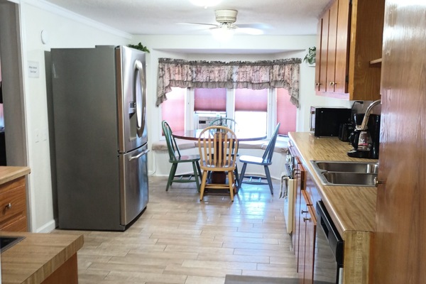 Geladeira, micro-ondas, fogão, cooktop