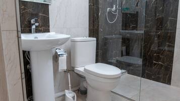 Basic Double Room | Bathroom | Shower, rainfall showerhead, hair dryer, slippers