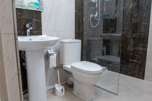 Bathroom - AEKA HOTEL (Yerevan)