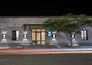 Property entrance - AEKA HOTEL (Yerevan)