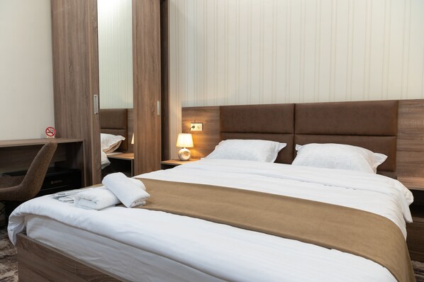 Basic Double Room | Free cribs/infant beds, free WiFi, bed sheets - AEKA HOTEL (Yerevan)