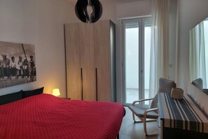 3 عدّة غرف نوم ومكواة/لوح كي وملاءات أسرّة