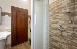 Douche, sèche-cheveux