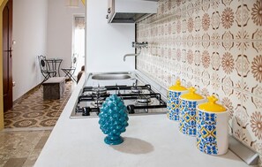 Fridge, stovetop, coffee/tea maker