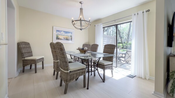 Villa, varias camas, cocina (2201 Heritage Villas) | Restaurantes