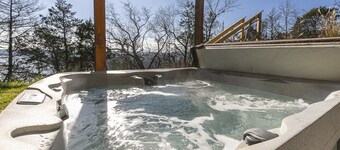 Memory Maker 12 min from downtown- King Suites- Firepit & Hot Tub