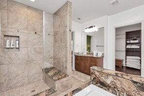 Combined shower/tub, jetted tub, hair dryer, towels