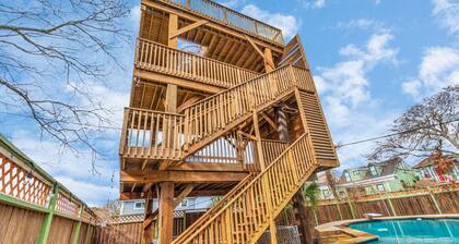Sleep 20, Historic East End, Heated Huge Pool, Giant 4 story deck