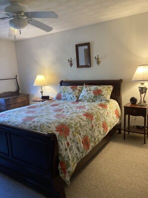 4 habitaciones, tabla de planchar con plancha, wifi y ropa de cama 