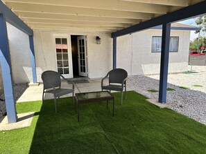 Terrace/patio - Best Choice - 6 miles to Fremont - 9 miles to Strip (Las Vegas)
