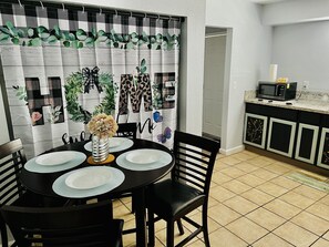 Dining - Best Choice - 6 miles to Fremont - 9 miles to Strip (Las Vegas)