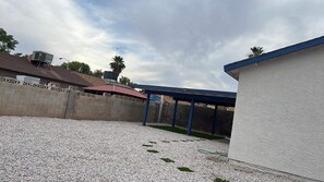 Property grounds - Best Choice - 6 miles to Fremont - 9 miles to Strip (Las Vegas)