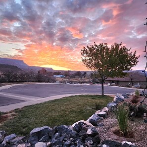 Property grounds - Zion Happy Retreat- Game Room, Sauna, & workspace! Pet Friendly! (Toquerville)
