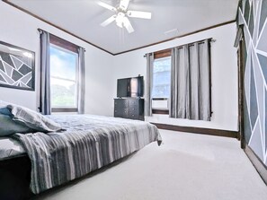 6 bedrooms, desk, iron/ironing board, free WiFi