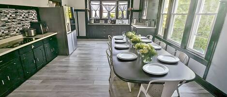 Frigorífic, microones, forn i placa de cuina