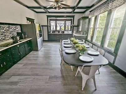 Spacious Home close to Downtown