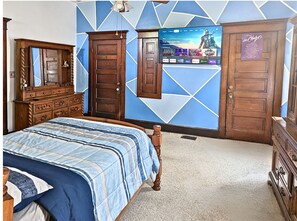 6 bedrooms, desk, iron/ironing board, free WiFi