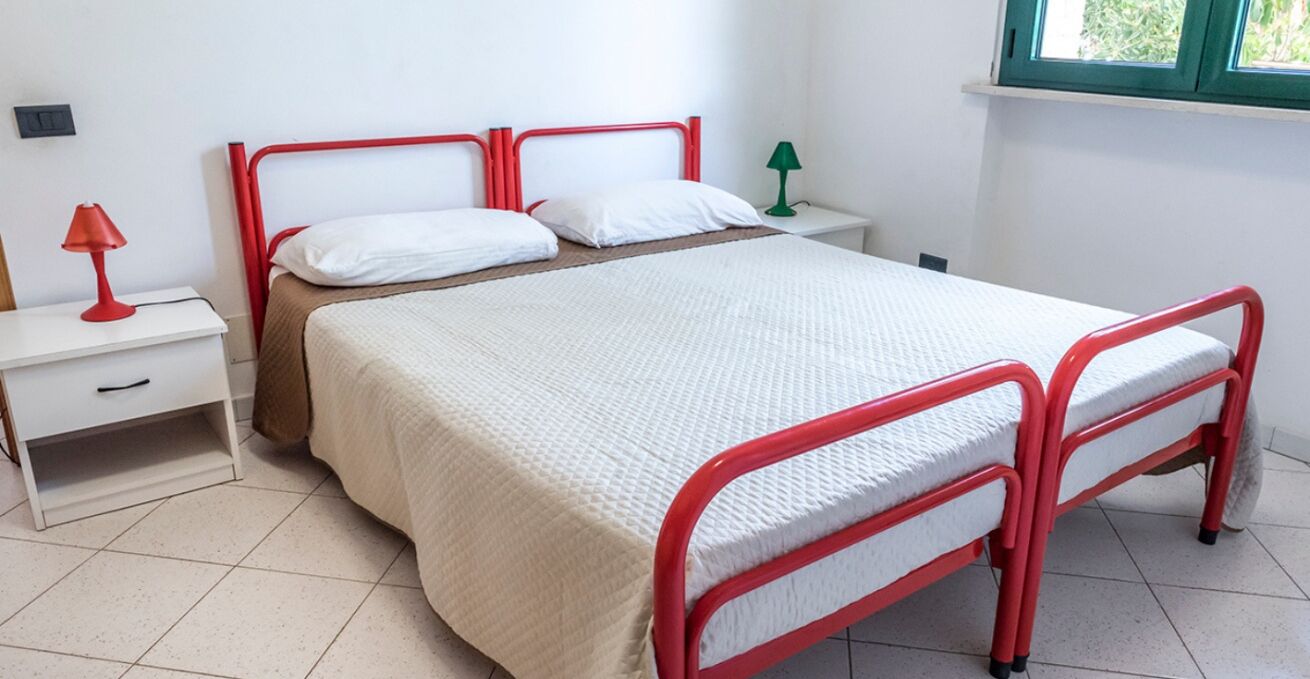 1 sovrum och sängkläder