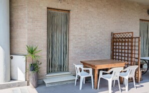 Outdoor dining - SE007 - Senigallia, one bedroom apartment on the sea with beach (Senigallia)