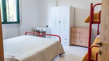 1 bedroom, bed sheets