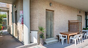 Outdoor dining - SE007 - Senigallia, one bedroom apartment on the sea with beach (Senigallia)